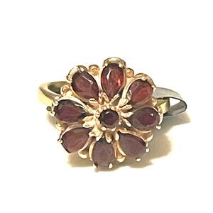 14k Floral Garnet Ring size 6